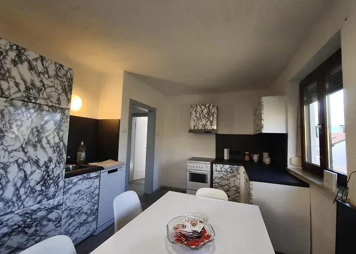 Spacious In Modern Flat *